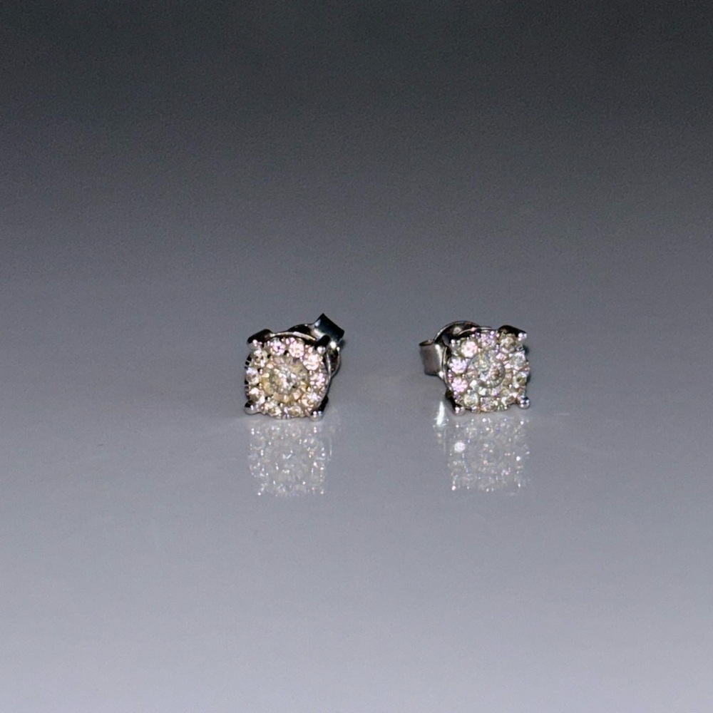 Diamond Stud Earrings (1/3 ct.) in 14K White Gold